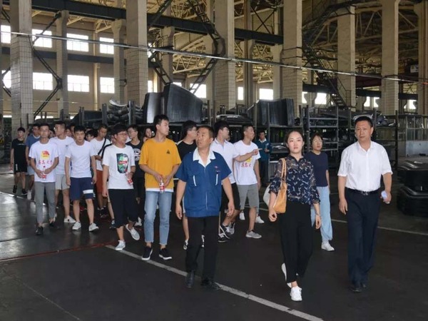 高校大学生来J9集团集团科普基地实际进建